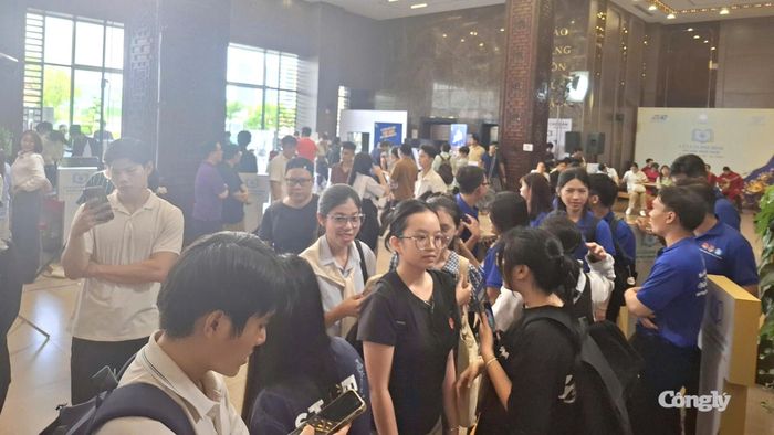 Chương trình “Lý luận, phê bình văn học, nghệ thuật” năm 2026 đã thu hút đông đảo công chúng tham gia.