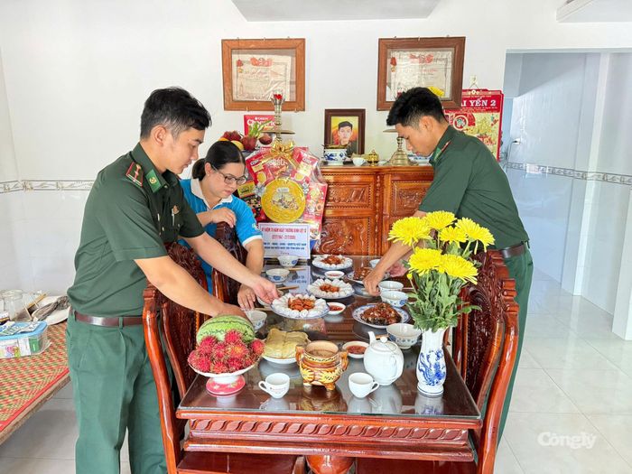 Chương trình "Bữa cơm tri ân" tại gia đình Mẹ Việt Nam Anh hùng Trần Thị An.