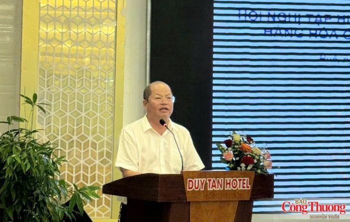 Giám đốc Sở Công Thương thành phố Huế Đặng Hữu Phúc phát biểu tại hội nghị