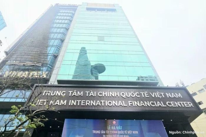 Tòa nhà Trung tâm tài chính quốc tế Việt Nam (số 8 Nguyễn Huệ, phường Sài Gòn).