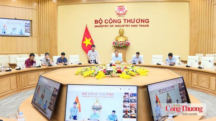 Toàn cảnh cuộc họp.