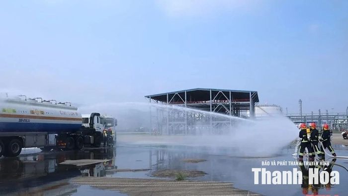 Trong thời chiến hay thời bình, lực lượng Cảnh sát PCCC và CNCH vẫn luôn trong tư thế sẵn sàng đi về phía lửa.