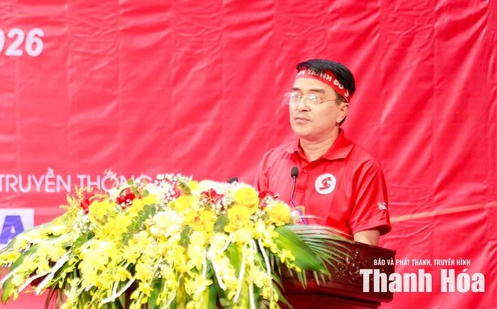 Chủ tịch Hội Chữ thập đỏ tỉnh, Phó Trưởng Ban vận động hiến máu tình nguyện tỉnh Nguyễn Quốc Thanh phát biểu khai mạc.