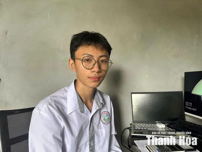 Em Nguyễn Đình Trung, học sinh lớp 12A1K55, Trường THPT Triệu Sơn 2.
