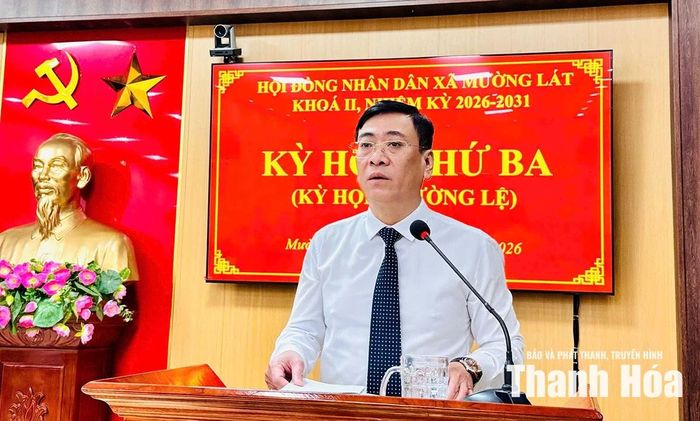 Bí thư Đảng ủy xã Mường Lát Lê Ngọc Minh phát biểu chỉ đạo tại kỳ họp.