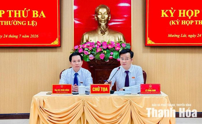 Chủ tọa kỳ họp.
