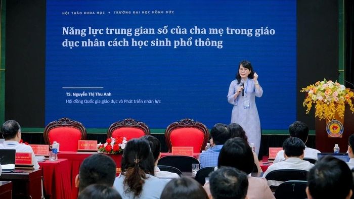 Đại biểu tham luận tại hội thảo.