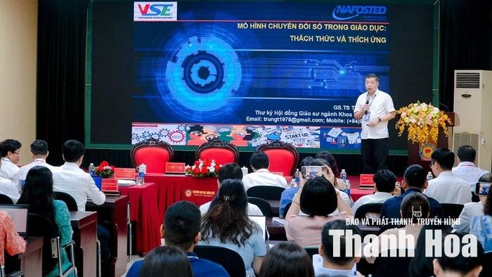 Đại biểu tham luận tại hội thảo.