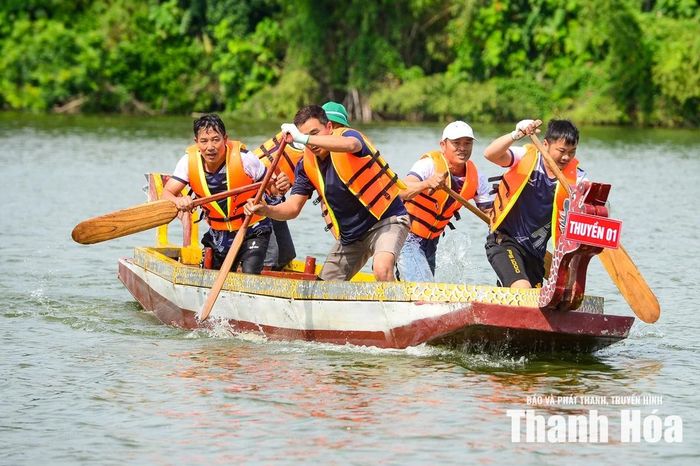 Để động viên các đội tham gia, Ban Tổ chức đã xây dựng cơ cấu giải thưởng hấp dẫn để thể hiện sự ghi nhận đối với tinh thần thi đấu hết mình, góp phần tạo nên thành công chung của lễ hội.