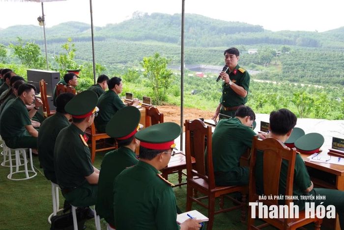 Đại tá Đinh Bạt Văn, Chỉ huy trưởng Bộ Chỉ huy Quân sự tỉnh phát biểu tại buổi kiểm tra.
