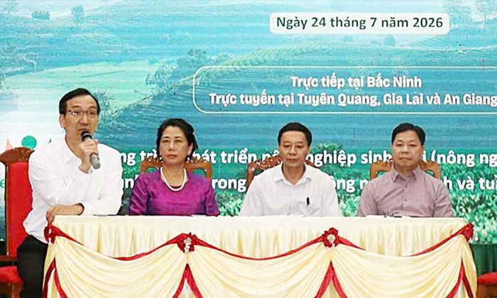  Các đại biểu thảo luận phương pháp để doanh nghiệp, hợp tác xã nông nghiệp xanh tiếp cận được vốn. 