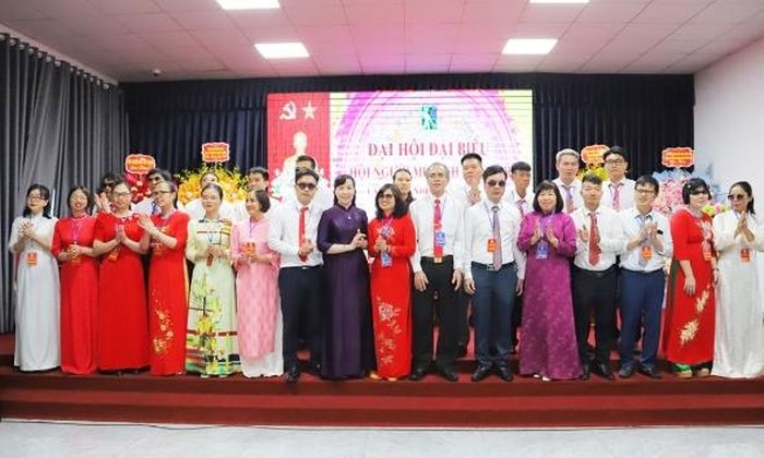 Các đại biểu chúc mừng Ban Chấp hành Hội Người mù tỉnh Bắc Ninh khóa I, nhiệm kỳ 2026-2031.