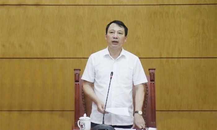 Đồng chí Nguyễn Tiến Tài chủ trì hội nghị thẩm tra.