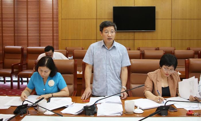 Đồng chí Vũ Tấn Cường, Phó Trưởng Ban Kinh tế - Ngân sách HĐND tỉnh đề nghị Sở Xây dựng giải trình làm rõ một số nội dung.
