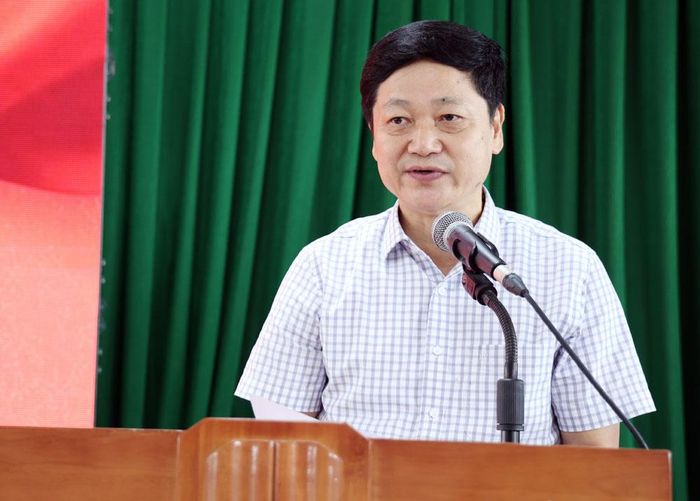  Đồng chí Trần Văn Đức phát biểu tại buổi gặp mặt. 