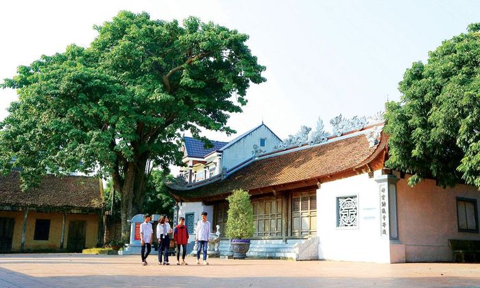  Xã Xuân Cẩm thực hiện tốt công tác bảo tồn, phát huy giá trị di tích. Ảnh: Di tích Quốc gia đặc biệt đình Xuân Biều. 