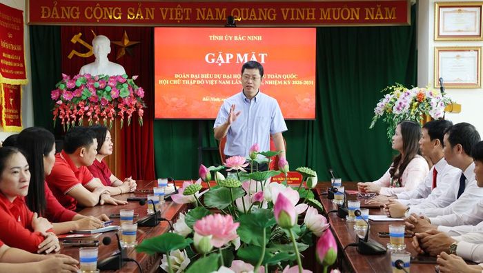 Đồng chí Trần Huy Phương phát biểu tại buổi gặp mặt.