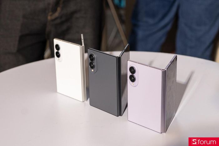 Galaxy Z Fold8 Series có thân máy khá mỏng