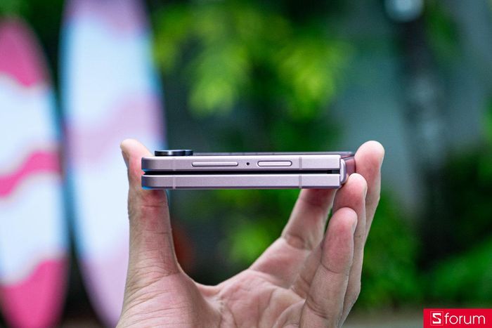 Galaxy Z Flip8 sở hữu thân máy mỏng ấn tượng