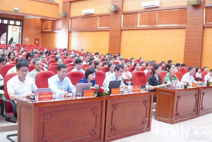 Đại biểu tham dự diễn đàn.