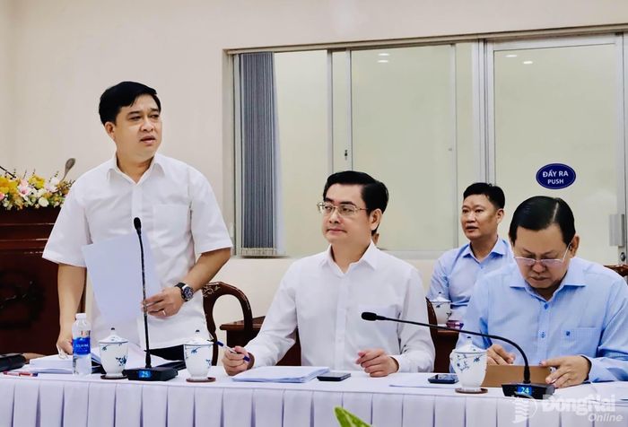 Thành ủy viên, Phó Chủ tịch UBND thành phố Hồ Văn Hà phát biểu tại buổi làm việc. Ảnh: B.Nguyên
