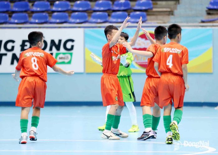 U.11 Học viện bóng đá Trường Tươi Đồng Nai ăn mừng khi ghi bàn mở tỷ số trận đấu. Ảnh: BTC