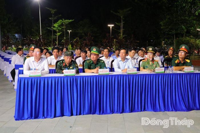 Đại biểu tham dự chương trình.