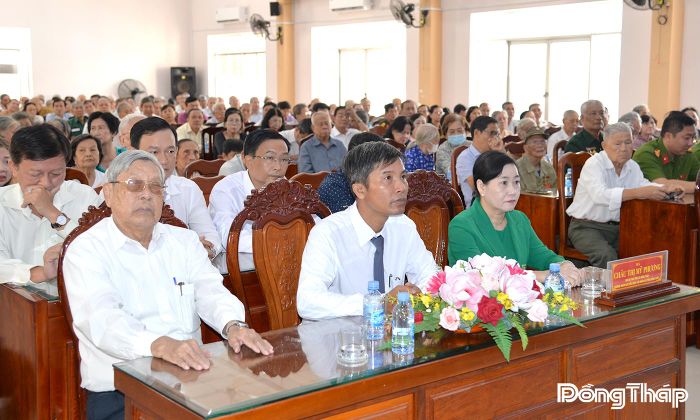 Các đại biểu dự Lễ giỗ các Anh hùng Liệt sĩ. 
