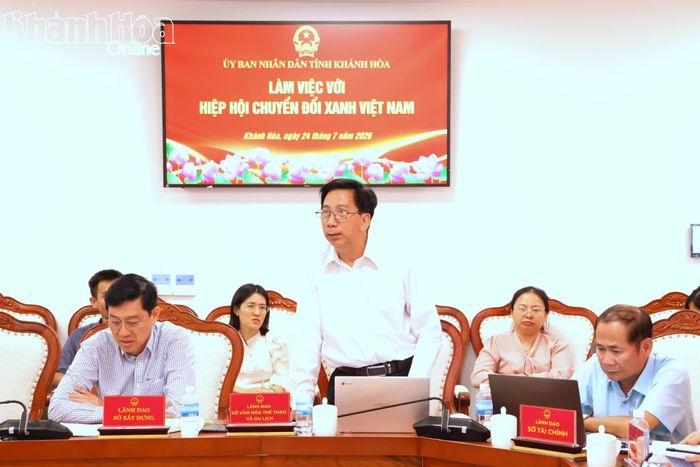 Lãnh đạo Sở Văn hóa, Thể thao và Du lịch nêu ý kiến tại buổi làm việc.