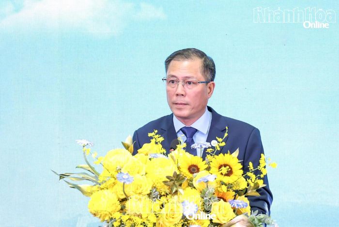 Ông Trần Minh Chiến - Trưởng Ban Quản lý Khu kinh tế và Khu công nghiệp tỉnh phát biểu tại hội nghị.