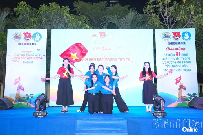Hoạt động giao lưu văn nghệ tại Đồn Biên phòng Cam Ranh.