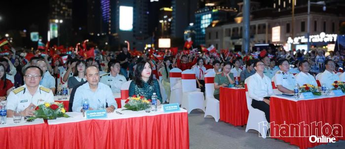 Lãnh đạo Bộ Ngoại giao và UBND tỉnh Khánh Hòa tham dự lễ bế mạc.