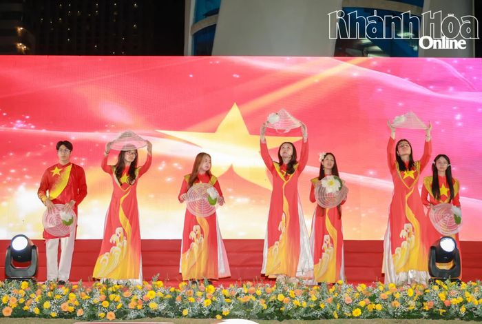 Tiết mục văn nghệ do các thành viên Trại hè Việt Nam 2026 biểu diễn.
