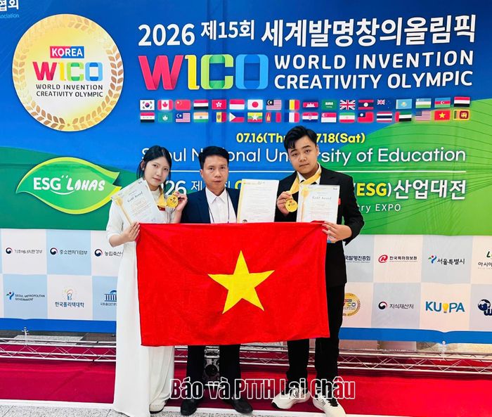 Nhóm nghiên cứu chụp ảnh lưu niệm sau khi giành Huy chương Vàng tại Olympic Phát minh và Sáng tạo Thế giới (WICO) 2026.