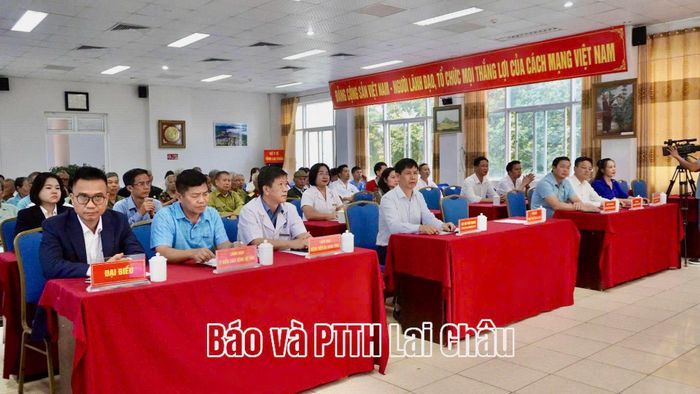 Các đại biểu dự chương trình.