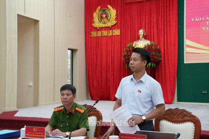 Đồng chí Hoàng Quốc Khánh - Phó Trưởng Đoàn chuyên trách Đoàn Đại biểu Quốc hội tỉnh phát biểu tại hội nghị.