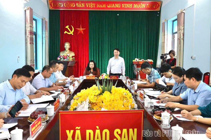 Quang cảnh buổi làm việc.