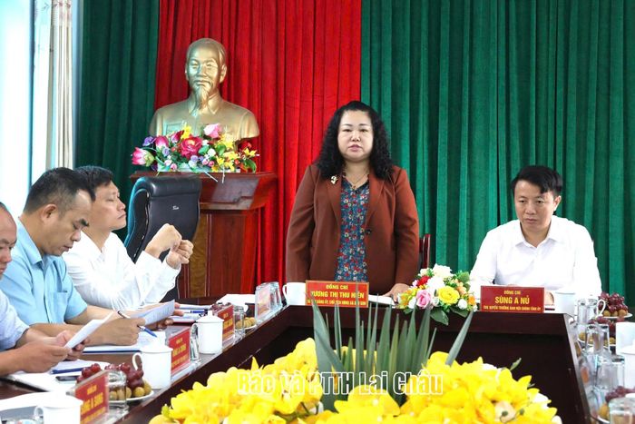 Đồng chí Vương Thị Thu Hiền - Bí thư Đảng ủy, Chủ tịch HĐND xã Dào San phát biểu tại buổi làm việc.