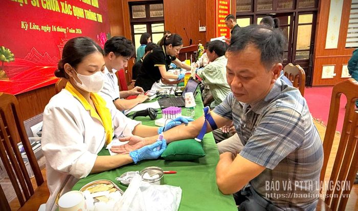 Thân nhân liệt sĩ thuộc phường Kỳ Lừa được thu nhận mẫu AND