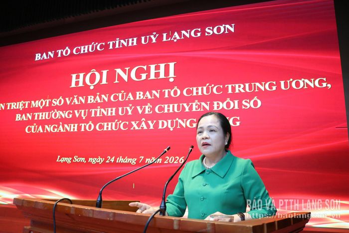 Đồng chí Giáp Thị Bắc, Ủy viên Ban Thường vụ Tỉnh ủy, Trưởng Ban Tổ chức Tỉnh ủy phát biểu tại hội nghị