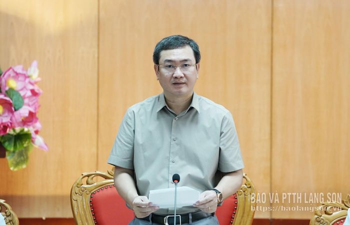 Đồng chí Nguyễn Cảnh Toàn, Phó Bí thư Tỉnh ủy, Chủ tịch UBND tỉnh phát biểu kết luận về các nội dung được trình tại phiên họp