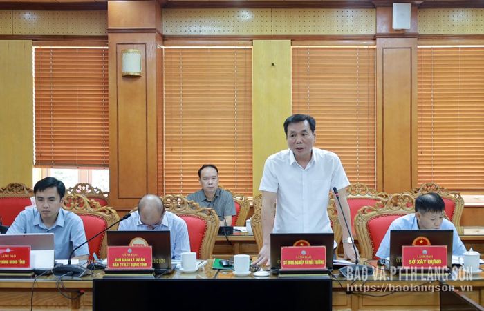 Lãnh đạo Sở Nông nghiệp và Môi trường phát biểu tại cuộc họp