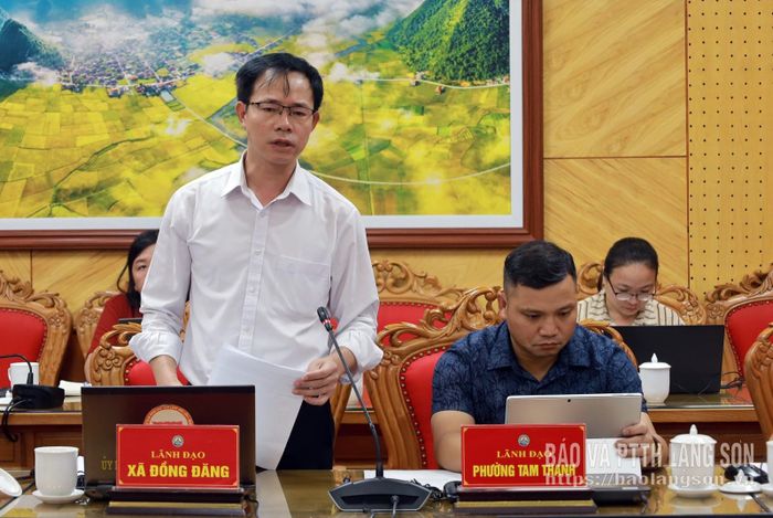 Lãnh đạo UBND xã Đồng Đăng phát biểu tại cuộc họp