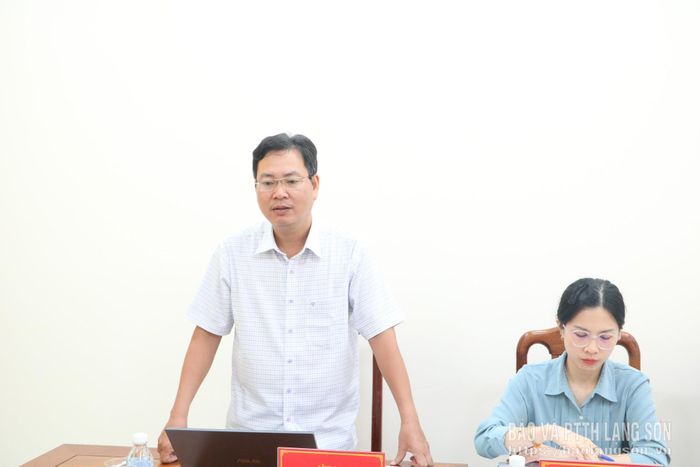 Thành viên đoàn phát biểu tại buổi giám sát