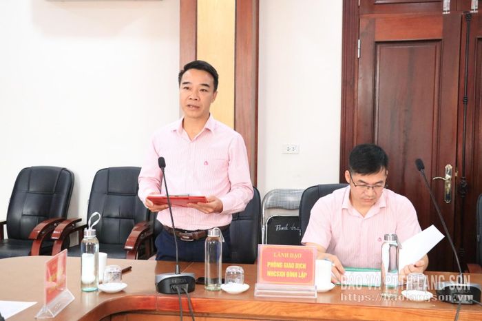 Lãnh đạo Phòng Giao dịch Ngân hàng Chính sách xã hội Đình Lập phát biểu tại lễ phát động