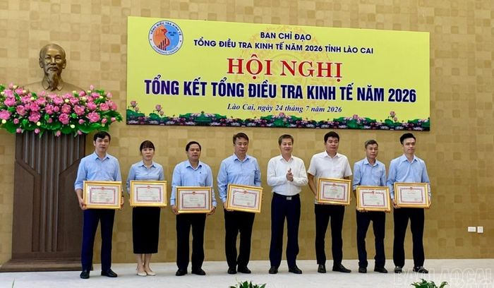 Các tập thể và cá nhân có thành tích xuất sắc trong thực hiện Tổng điều tra kinh tế năm 2026 đã được nhận bằng khen của Chủ tịch UBND tỉnh Lào Cai.