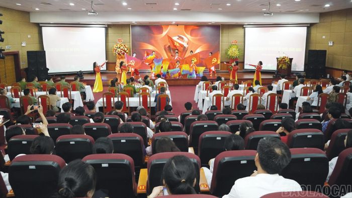 Quang cảnh ngày hội.