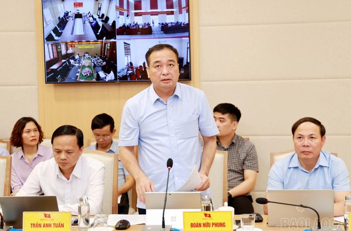  Lãnh đạo các đơn vị thành viên Ban Chỉ đạo phát biểu nêu ý kiến tại phiên họp. 
