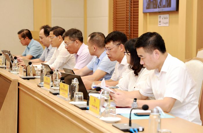 Đại biểu dự phiên họp.