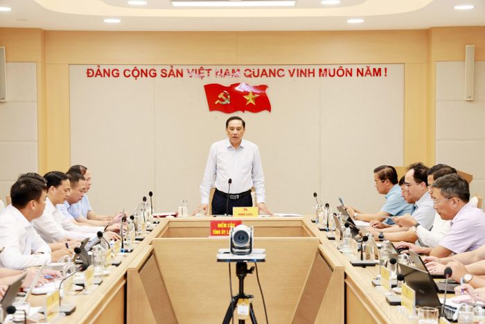 Đồng chí Hoàng Giang - Phó Bí thư Thường trực Tỉnh ủy, Chủ tịch HĐND tỉnh, Phó Trưởng Ban Thường trực Ban Chỉ đạo Phát triển khoa học, công nghệ, đổi mới sáng tạo và chuyển đổi số của tỉnh kết luận phiên làm việc.